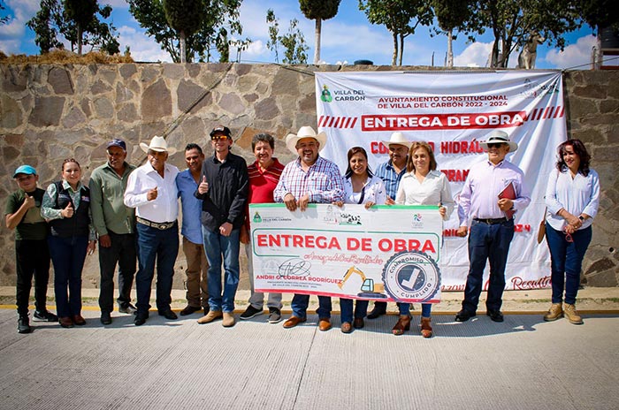Entrega Andri-Correa-obras-viales-en-VillaDelCarbón-2.jpg